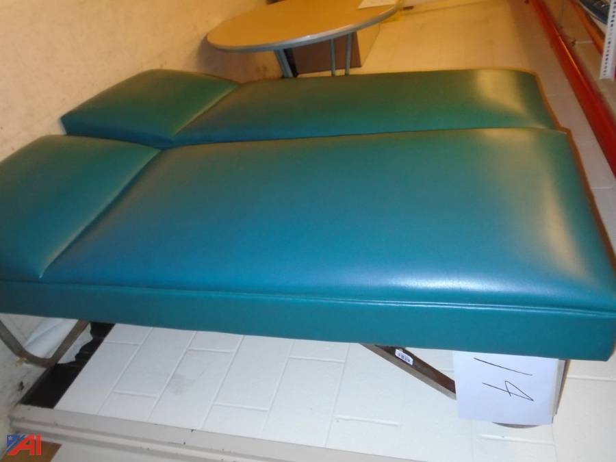 Auctions International Auction EvansBrant Lake Shore CSDNY 31423 ITEM (2) Nurse's Cots
